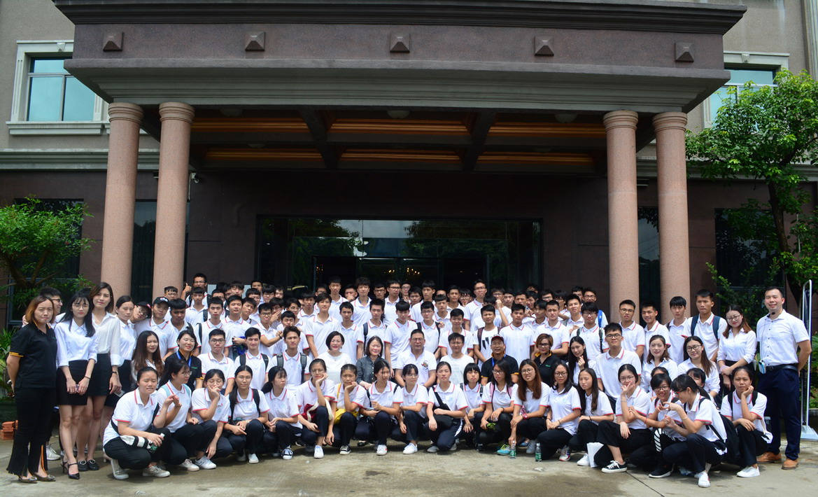 遇見未來的自己，百名莘莘學(xué)子走進(jìn)阿里大師參觀學(xué)習(xí)