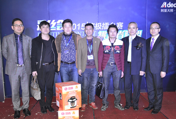 阿里大師獲獎(jiǎng)涂料加盟商合影 阿里大師獲獎(jiǎng)涂料加盟商合影