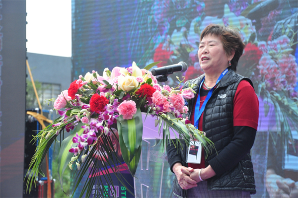 廣東省涂料行業(yè)協(xié)會會長黃開女士致辭 廣東省涂料行業(yè)協(xié)會會長黃開女士致辭