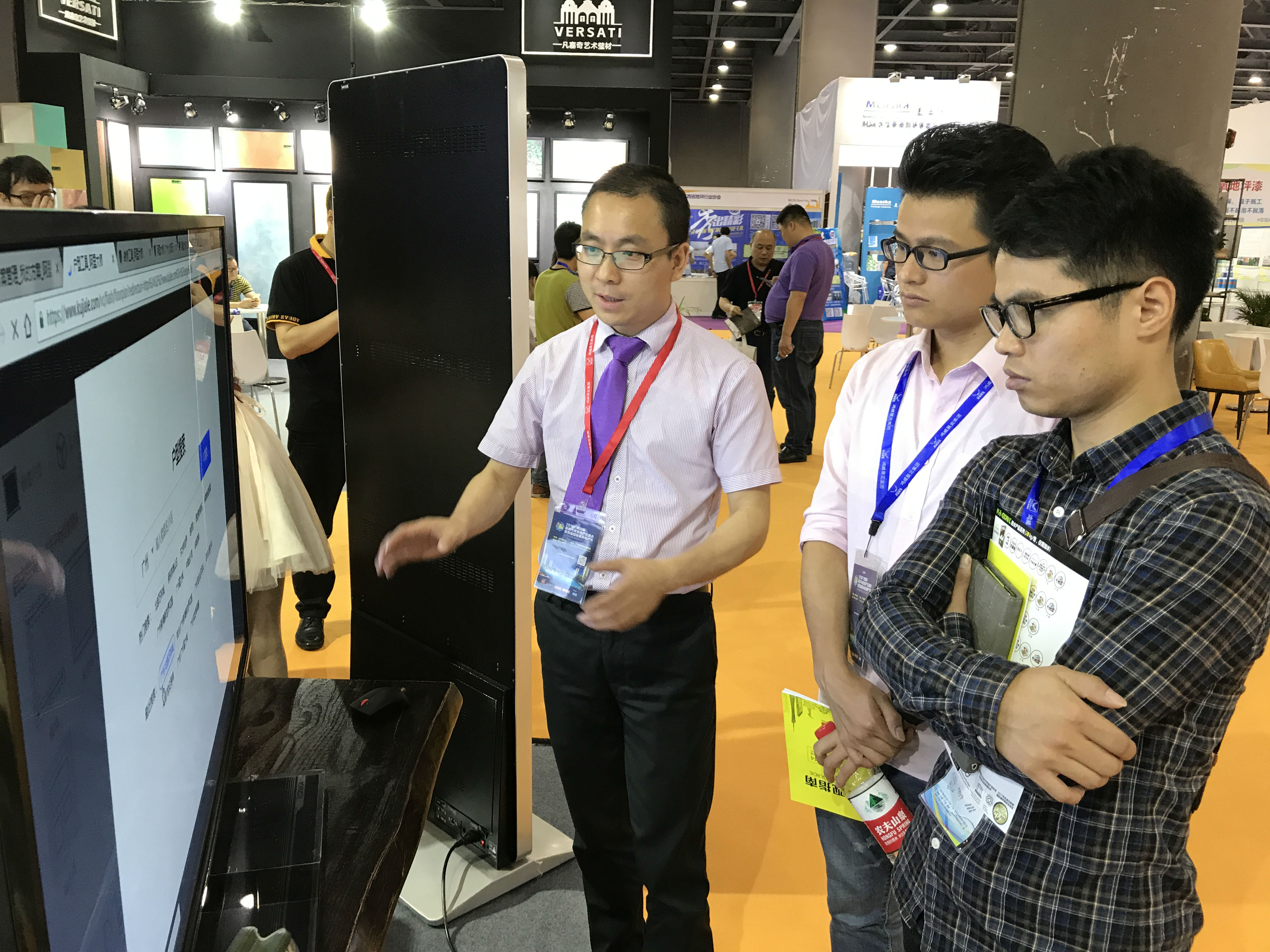 GIOVANNI喬瓦尼藝術(shù)涂料現(xiàn)場咨詢客戶 GIOVANNI喬瓦尼藝術(shù)涂料現(xiàn)場咨詢客戶