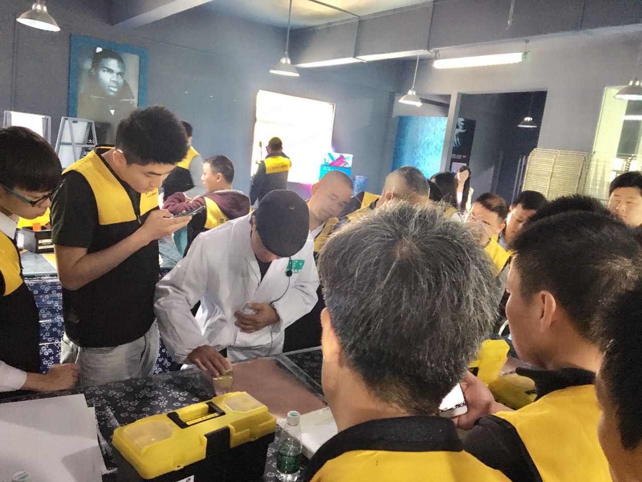 GIOVANNI喬瓦尼藝術(shù)涂料**工程師指導(dǎo)學(xué)員實(shí)操現(xiàn)場(chǎng) GIOVANNI喬瓦尼藝術(shù)涂料**工程師指導(dǎo)學(xué)員實(shí)操現(xiàn)場(chǎng)