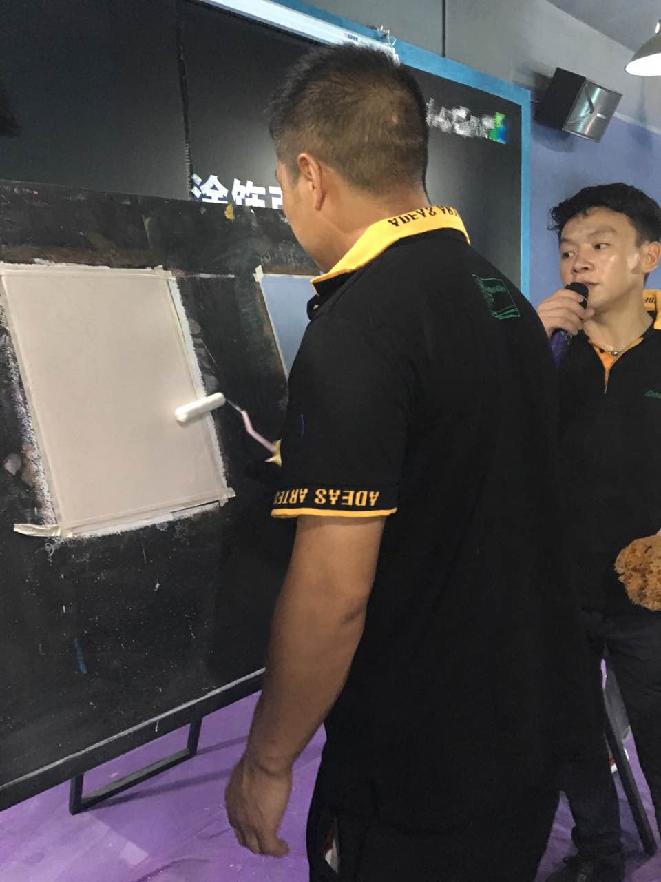 GIOVANNI喬瓦尼藝術(shù)涂料**工程師演示現(xiàn)場(chǎng) GIOVANNI喬瓦尼藝術(shù)涂料**工程師演示現(xiàn)場(chǎng)