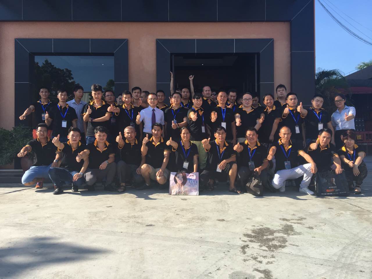 GIOVANNI喬瓦尼藝術(shù)涂料涂裝培訓大合照 GIOVANNI喬瓦尼藝術(shù)涂料涂裝培訓大合照